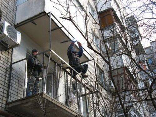 Достраивание балкона – особенности законодательства