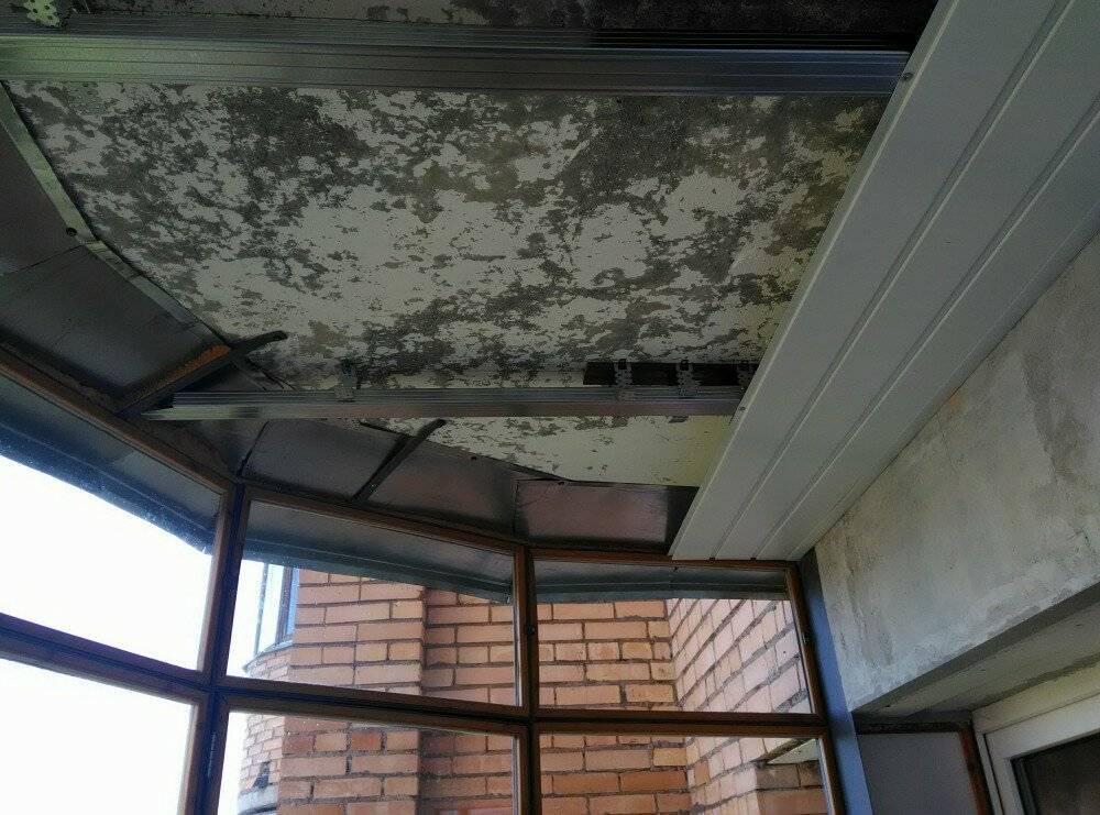 Натяжной потолок на балконе и лоджии: его свойства и советы по монтажу