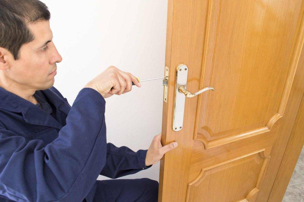Когда устанавливать межкомнатные двери при ремонте: пошаговый порядок действий и советы специалистов