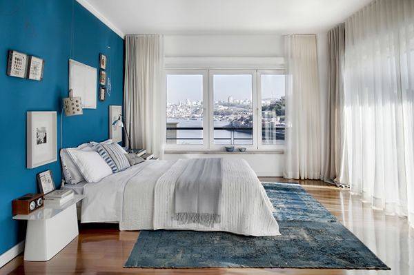 Серые шторы: интерьер кухни в тонах, дизайн гостиной, фото спальной комнаты, цвет морской волны с акцентами