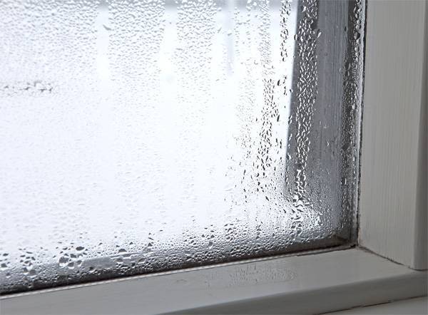 Почему потеют пластиковые окна изнутри в частном доме зимой