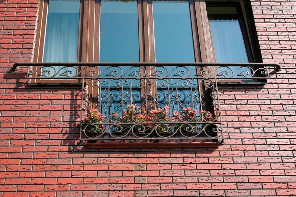 Французский балкон: как преобразить свое жилье