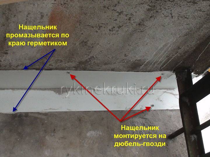 Как заделать дыру в потолке из бетона и запенить монтажной пеной, замазать около трубы