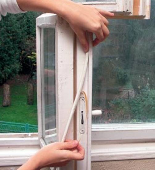 Как утеплить подоконник пластикового окна своими руками, когда нужно проводить утепление, материалы-утеплители, способы, как теплоизолировать самостоятельно