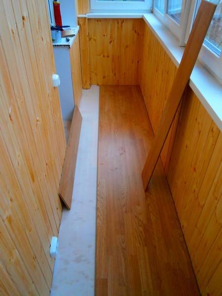 Как установить пол на балконе. устройство деревянного пола на лагах | дома на века