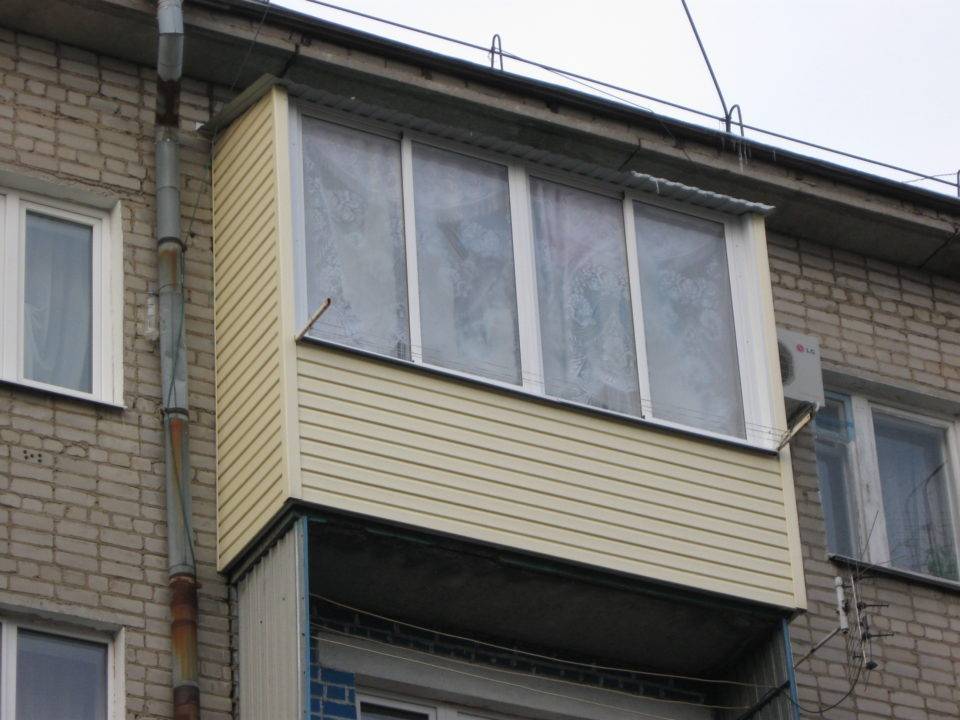 Остекление балконов в хрущевке, обзор как застеклить в хрущевке балкон с выносом