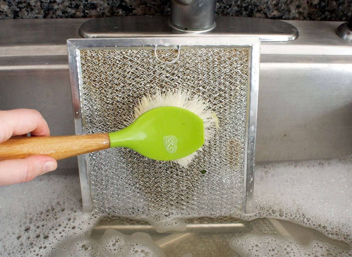 Как отмыть кухонный гарнитур от жира в домашних условиях