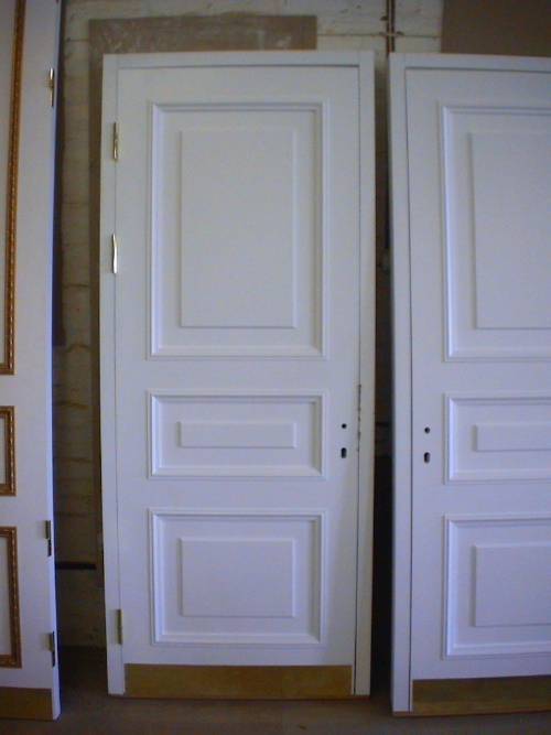 Покраска деревянных дверей — подготовка поверхности и технология окрашивания