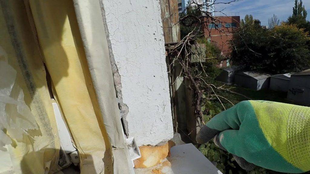 Чем заделать щели на балконе - использование герметика, пены и замазки