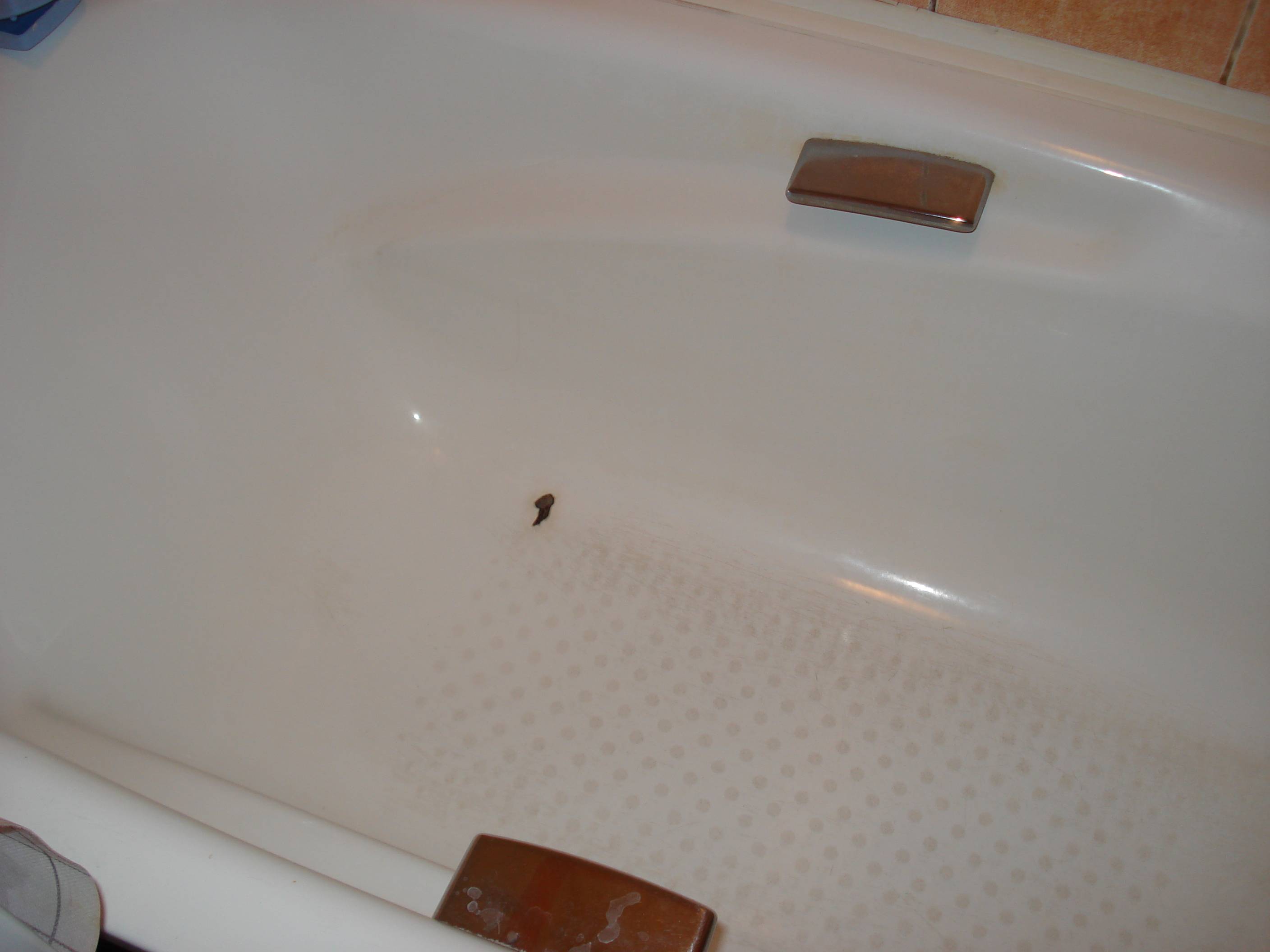 Как убрать царапины на акриловой ванне: как заделать трещину и сколы, полезное видео