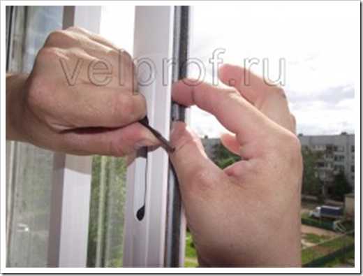 Регулировка раздвижных окон на балконе - мастер сам