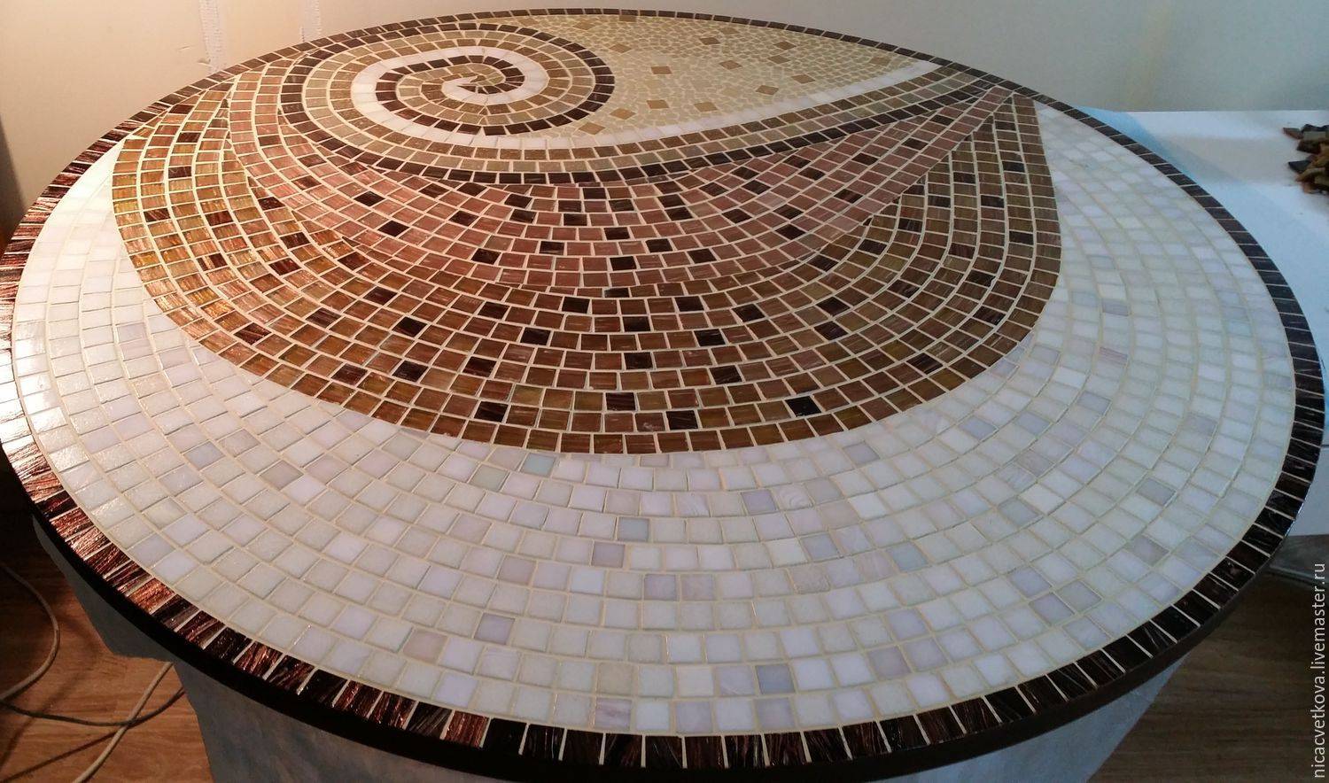 Мозаичная плитка на стол. делаем столешницу из мозаики для кухни своими руками: плюсы и минусы