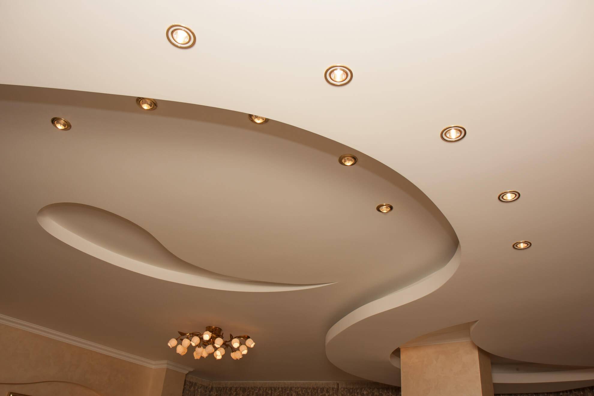 Потолки из гипсокартона для гостиной двухуровневые: преимущества, дизайн, монтаж