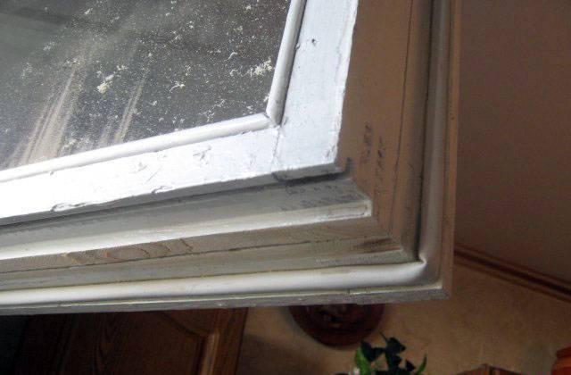 Как утеплить и чем заделать старые деревянные окна на зиму своими руками