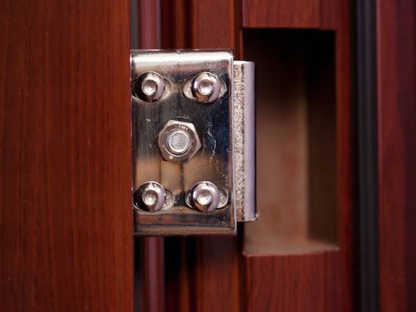 Регулировка входной металлической двери своими руками: разбираем основательно