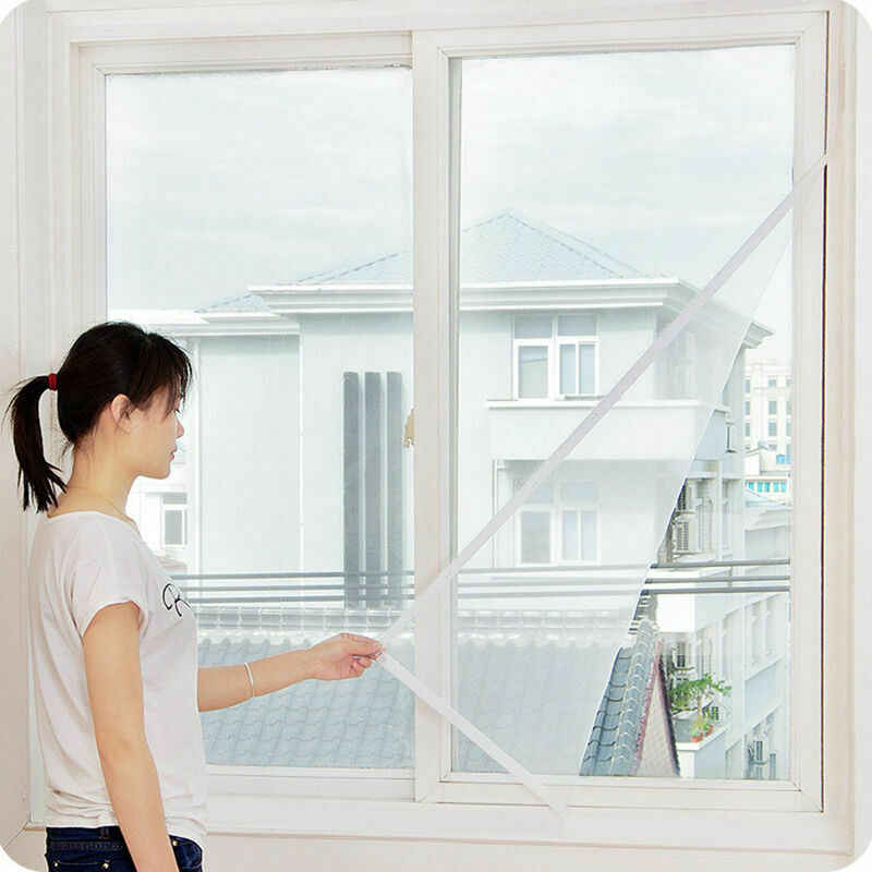 Москитные сетки создают иллюзию закрытого окна