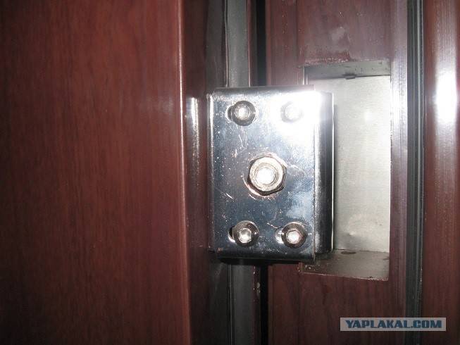 Дверь металлическая входная скрипит: что можно предпринять