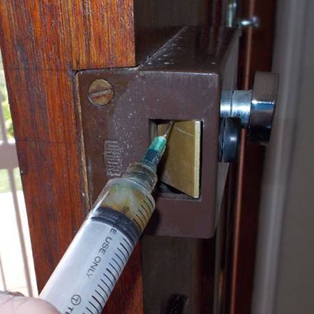 Что делать, если скрипят пластиковые двери?