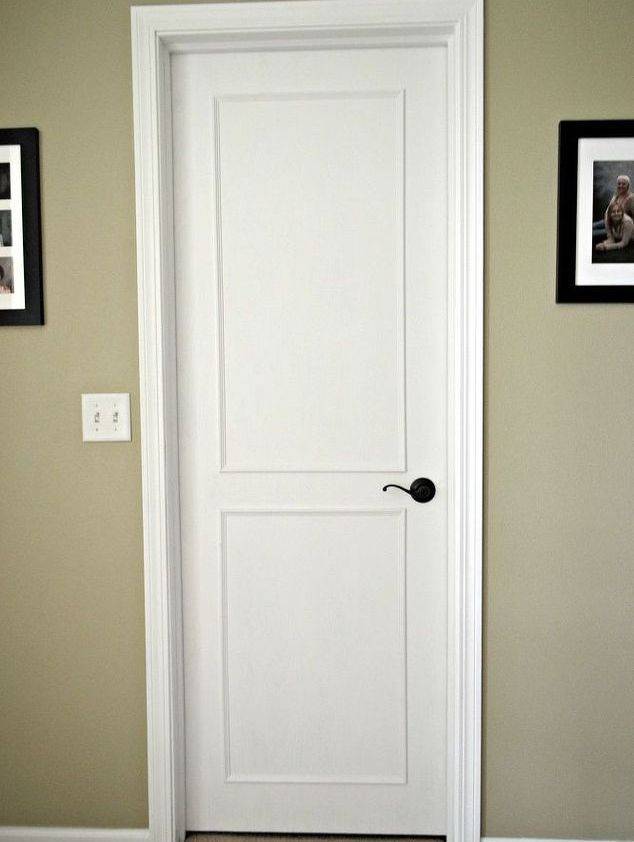 Как покрасить деревянную дверь в белый цвет
