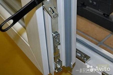 Снятие различных типов дверей с петлей. как снять балконную дверь как снять крышку с петли пластиковой двери