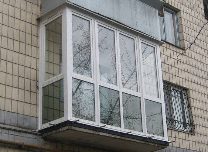 Как правильно провести ремонт балкона без остекления?